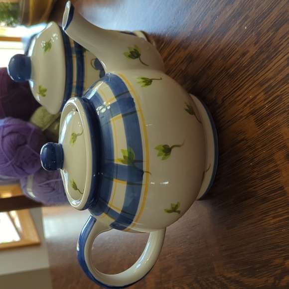 Herman Dodge and Son Tea Pot and Jar - Picture 2 of 9